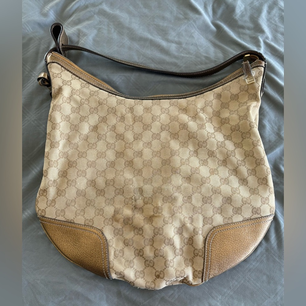 GUCCI Gold GG Pattern Canvas Shoulder Bag Authentic Gucci Link Inside Lining